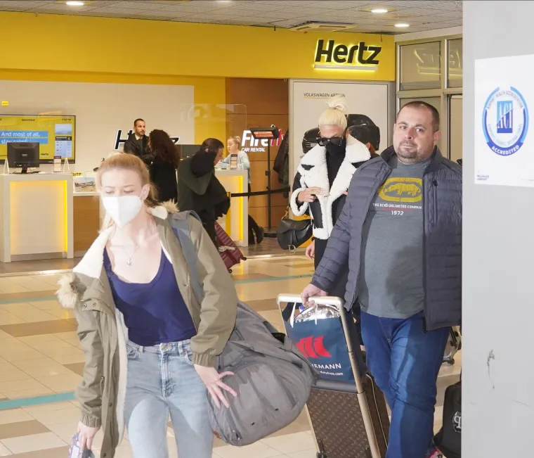 Otkako je razvod na stolu, Karleu&scaron;a objavljuje ultraseksi fotke, a sad je oti&scaron;la korak dalje: Tko je ovaj frajer s kojim divlja po Dubaiju?