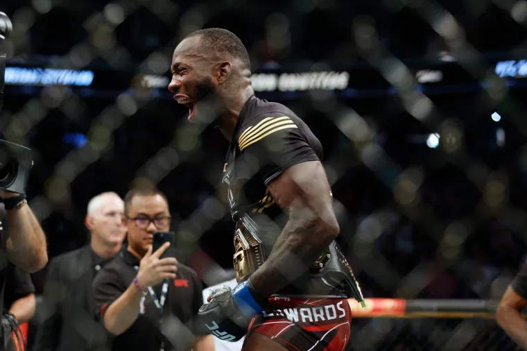 Šok u UFC-u! Neuništivi prvak dobio takav top u glavu da je pao kao pokošen: Novi prvak iznenadio je i samog sebe