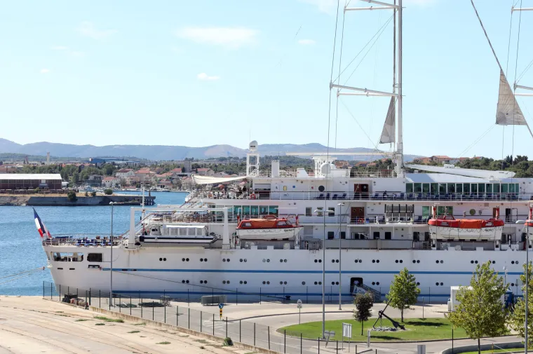 U &Scaron;ibenik uplovio Club Med 2, najveći i najluksuzniji jedrenjak na svijetu