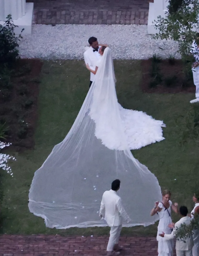 Jennifer Lopez i Ben Affleck obećali se se zauvijek voljeti na elegantnom bijelom vjenčanju, pogledajte fotke raskošne ceremonije