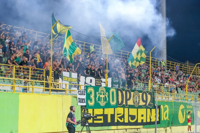 Galerija s hrvatskih stadiona: Maksimirska poruka Or&scaron;iću, 20 tisuća hajdukovaca 'zapalilo' Poljud