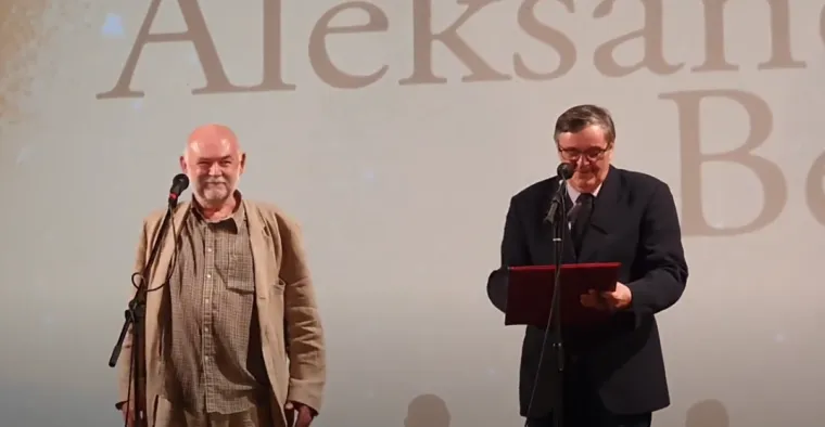 Aleksandra Berčeka pamtimo po brojnim ulogama u mnogim filmovima i serijama, a čini se da svatko zna barem nekoliko njegovih upečatljivih uloga. Ipak, iako je danas među najplaćenijim glumcima, jednom je prilikom otkrio da je imao teško djetinjstvo: &quot;S obzirom na to da smo bili teška sirotinja, pokušao sam se upisati u vojnu školu. Dva puta sam se prijavljivao i dva puta su me odbili zbog neuhranjenosti.&quot; 
