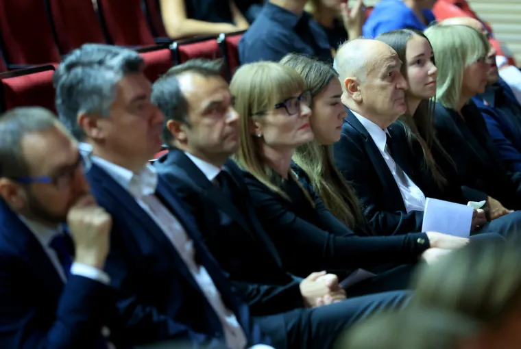 Od Mislava Bage oprostili se kolege i prijatelji. Na komemoraciju do&scaron;li Milanović i Toma&scaron;ević