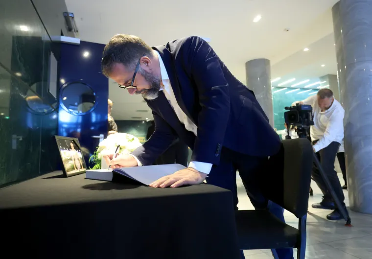 Od Mislava Bage oprostili se kolege i prijatelji. Na komemoraciju do&scaron;li Milanović i Toma&scaron;ević