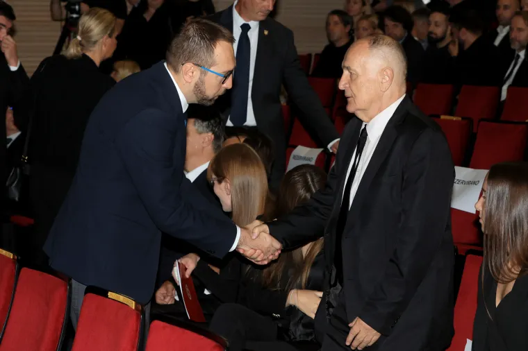 Od Mislava Bage oprostili se kolege i prijatelji. Na komemoraciju do&scaron;li Milanović i Toma&scaron;ević