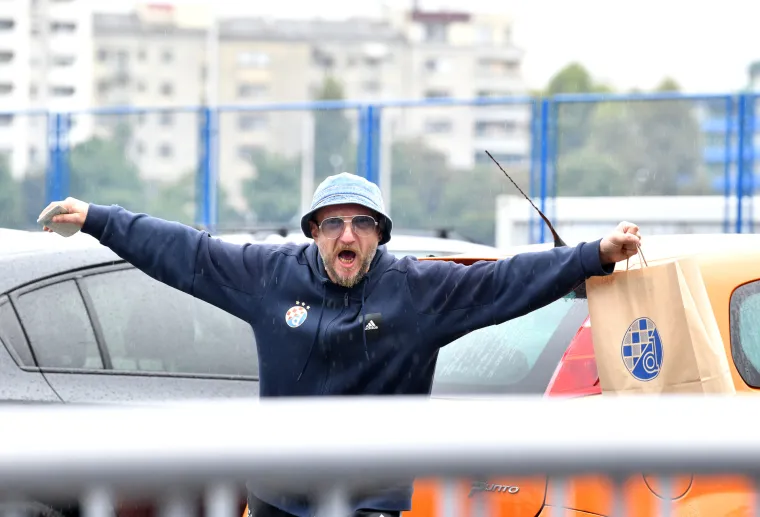 Velik interes za utakmicu Dinama i Bodo/Glimta: Ljudi stoje na kiši, a Liga prvaka kuca na vrata