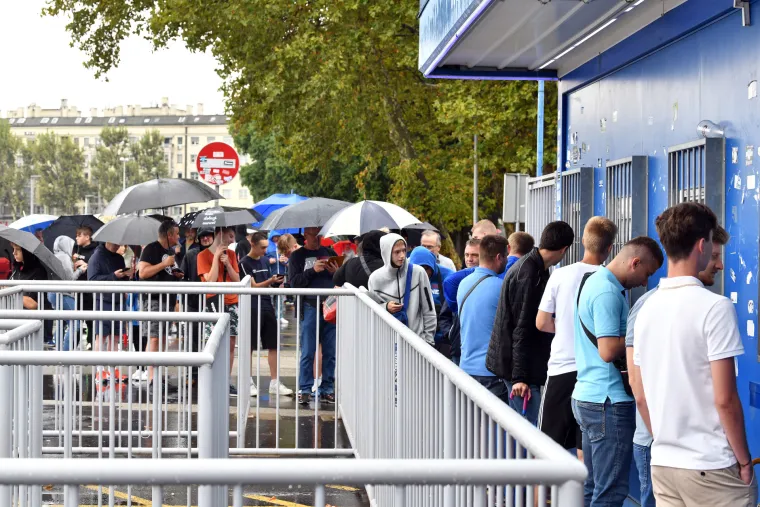 Velik interes za utakmicu Dinama i Bodo/Glimta: Ljudi stoje na kiši, a Liga prvaka kuca na vrata