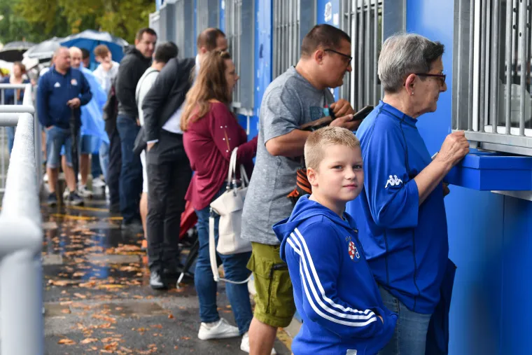 Velik interes za utakmicu Dinama i Bodo/Glimta: Ljudi stoje na kiši, a Liga prvaka kuca na vrata