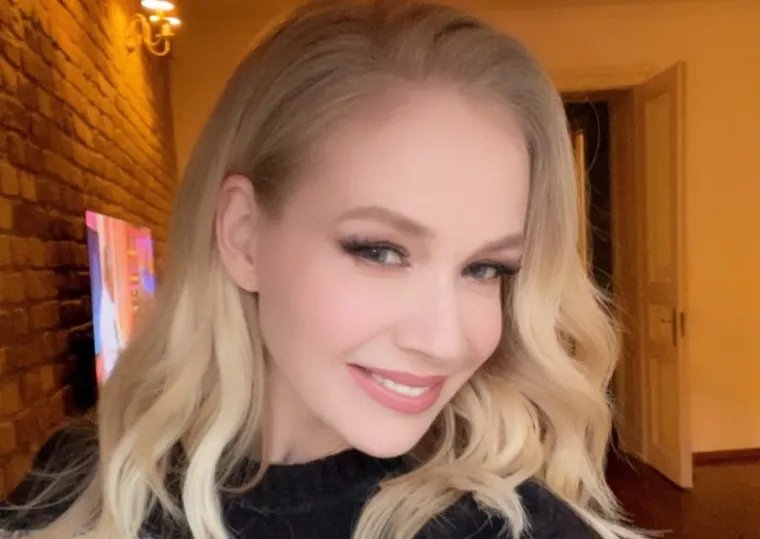 U Magazinu je ostala sve do 2006. godine kada se odlučila na samostalnu karijeru, no - Huljića nikada nije napustila. 