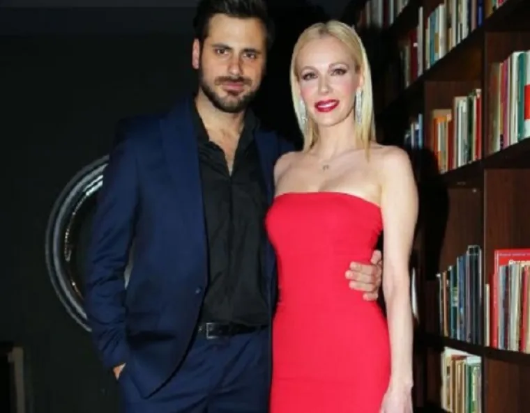 Godine 2017. par je iznenada poslao zajedničko priopćenje o prekidu: "Ovim putem želim obavijestiti medije da smo Stjepan i ja odlučili prekinuti na&scaron;u vezu i krenuti svatko svojim putem. Iza nas ostavljam lijepe uspomene i okrećem se budućnosti i novim životnim radostima. Zahvaljujemo medijima na razumijevanju &scaron;to o ovoj temi vi&scaron;e ne želimo govoriti. To je na&scaron;a zajednička odluka i molimo vas da je po&scaron;tujete", istaknula je u priopćenju Jelena Rozga.