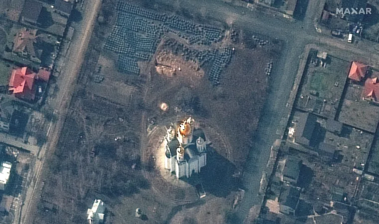 Masovne grobnice otkrile su satelitske snimke, u zvjerstva u Buči potresle su i šeficu Europske komisije Ursulu von der Leyen koja je osobno obišla mjesta grobica. 