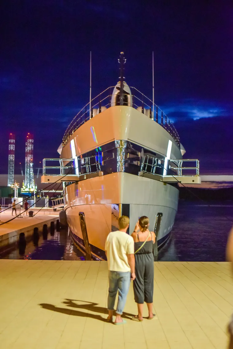 Kakva grdosija! Tjedno ko&scaron;ta nevjerojatnih 1,5 milijuna eura: Pogledajte jahtu Lady S privezanu u Puli