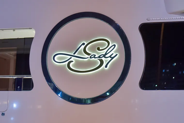 Kakva grdosija! Tjedno ko&scaron;ta nevjerojatnih 1,5 milijuna eura: Pogledajte jahtu Lady S privezanu u Puli