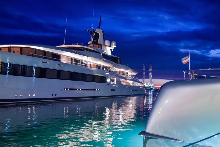 Kakva grdosija! Tjedno ko&scaron;ta nevjerojatnih 1,5 milijuna eura: Pogledajte jahtu Lady S privezanu u Puli