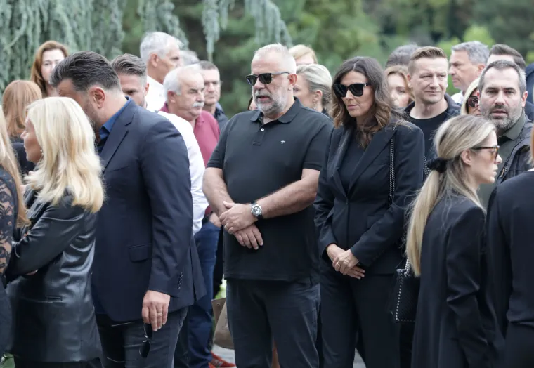 Posljednji ispraćaj Mislava Bage: Brojne poznate osobe do&scaron;le su se oprostiti od cijenjenog novinara