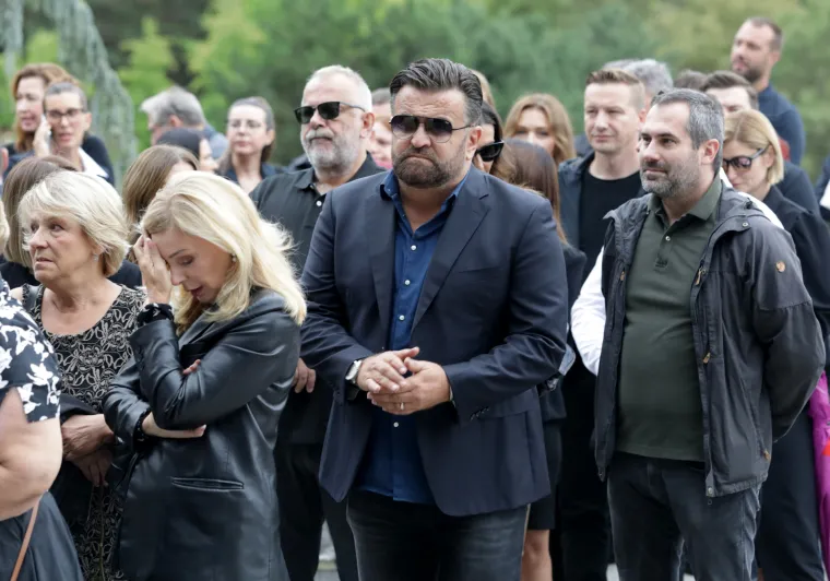 Posljednji ispraćaj Mislava Bage: Brojne poznate osobe do&scaron;le su se oprostiti od cijenjenog novinara