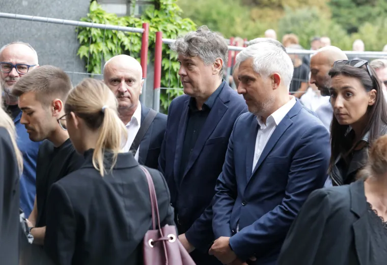 Posljednji ispraćaj Mislava Bage: Brojne poznate osobe do&scaron;le su se oprostiti od cijenjenog novinara
