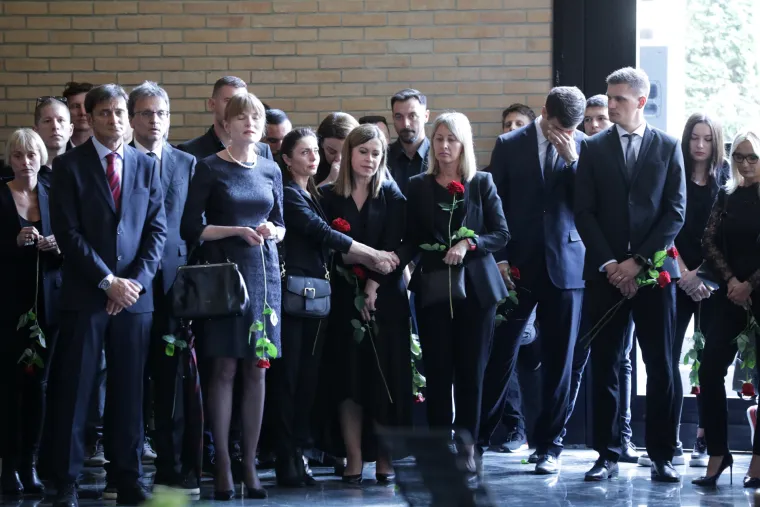 Posljednji ispraćaj Mislava Bage: Brojne poznate osobe do&scaron;le su se oprostiti od cijenjenog novinara