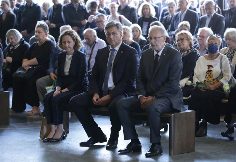 Posljednji ispraćaj Mislava Bage: Brojne poznate osobe do&scaron;le su se oprostiti od cijenjenog novinara