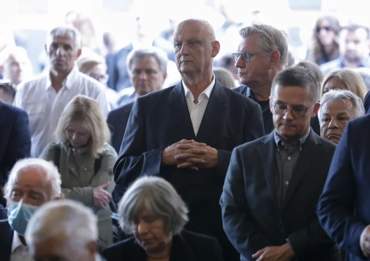 Posljednji ispraćaj Mislava Bage: Brojne poznate osobe do&scaron;le su se oprostiti od cijenjenog novinara