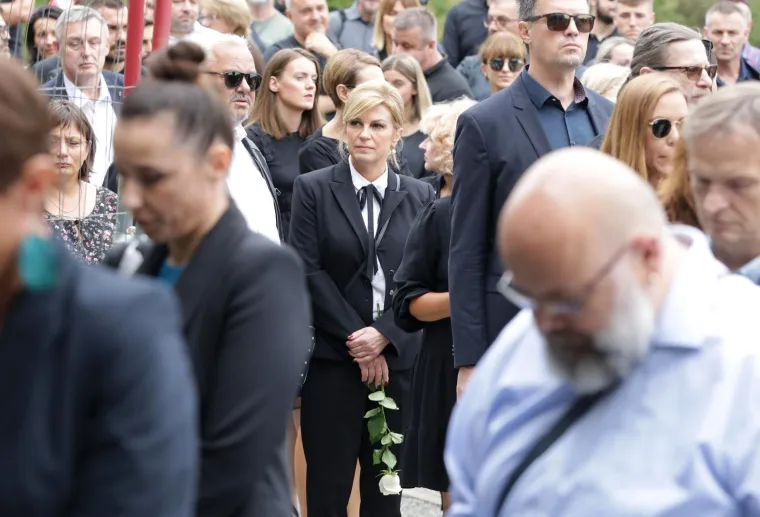Kolinda, Šprajc, Plenković, Marić i brojni drugi na posljednjem ispraćaju preminulog Bage