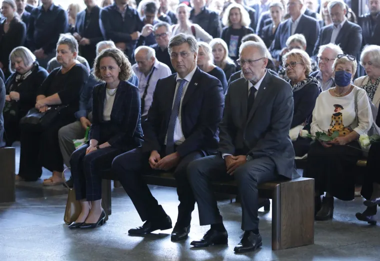 Kolinda, Šprajc, Plenković, Marić i brojni drugi na posljednjem ispraćaju preminulog Bage