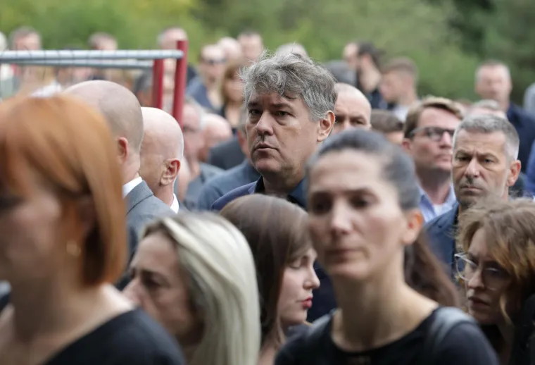 Kolinda, Šprajc, Plenković, Marić i brojni drugi na posljednjem ispraćaju preminulog Bage