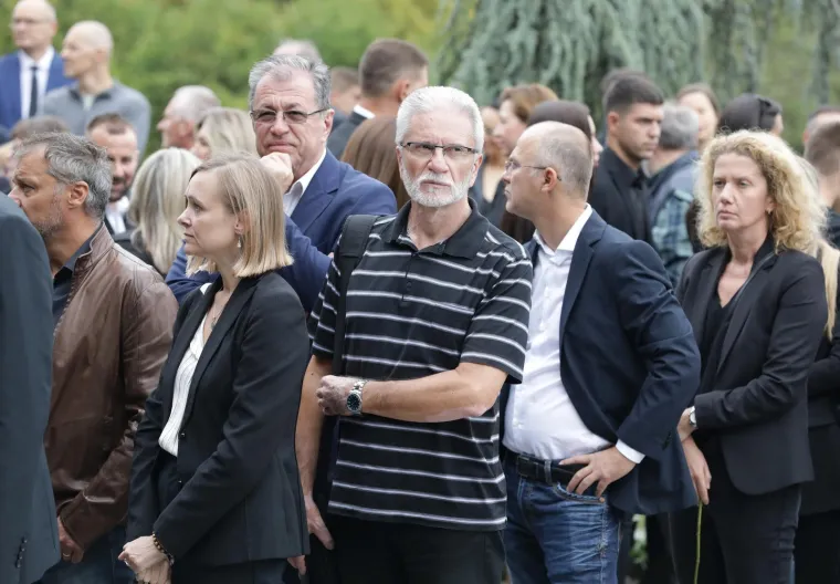 Kolinda, Šprajc, Plenković, Marić i brojni drugi na posljednjem ispraćaju preminulog Bage