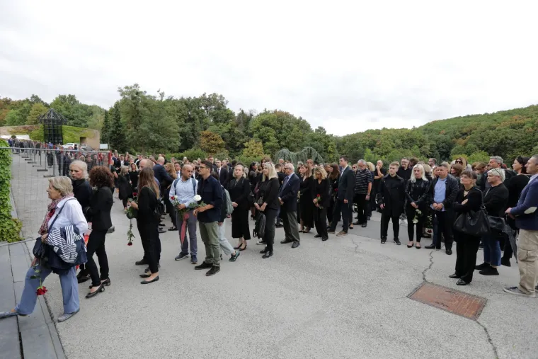 Kolinda, Šprajc, Plenković, Marić i brojni drugi na posljednjem ispraćaju preminulog Bage