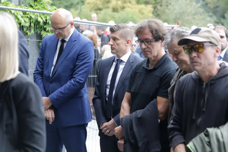 Kolinda, Šprajc, Plenković, Marić i brojni drugi na posljednjem ispraćaju preminulog Bage