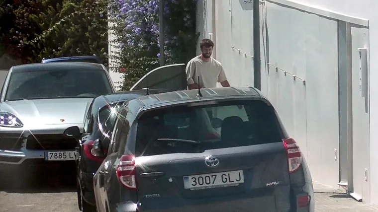 Paparazzi uhvatili Piqu&eacute;a kako dolazi po sinove i vraća ih majci: Shakiri nije sjelo to &scaron;to je Piqu&eacute; prekr&scaron;io važan dogovor