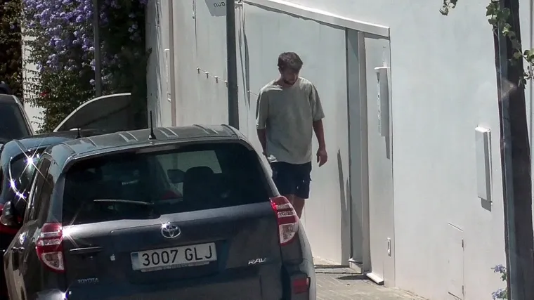 Paparazzi uhvatili Piqu&eacute;a kako dolazi po sinove i vraća ih majci: Shakiri nije sjelo to &scaron;to je Piqu&eacute; prekr&scaron;io važan dogovor