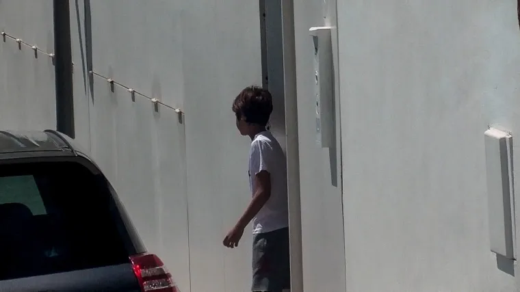 Paparazzi uhvatili Piqu&eacute;a kako dolazi po sinove i vraća ih majci: Shakiri nije sjelo to &scaron;to je Piqu&eacute; prekr&scaron;io važan dogovor