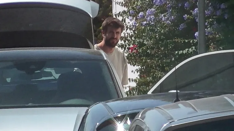 Paparazzi uhvatili Piqu&eacute;a kako dolazi po sinove i vraća ih majci: Shakiri nije sjelo to &scaron;to je Piqu&eacute; prekr&scaron;io važan dogovor