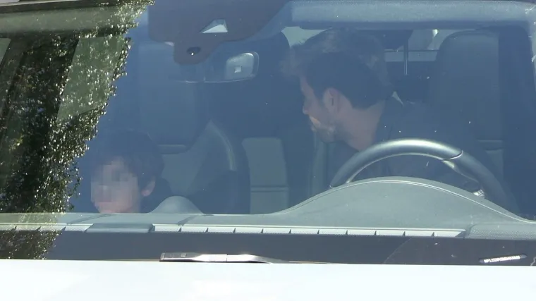 Paparazzi uhvatili Piqu&eacute;a kako dolazi po sinove i vraća ih majci: Shakiri nije sjelo to &scaron;to je Piqu&eacute; prekr&scaron;io važan dogovor