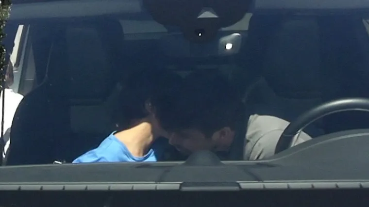 Paparazzi uhvatili Piqu&eacute;a kako dolazi po sinove i vraća ih majci: Shakiri nije sjelo to &scaron;to je Piqu&eacute; prekr&scaron;io važan dogovor