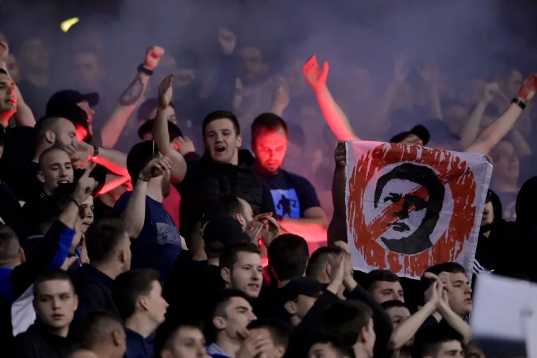 Prekrižena Mamićeva glava kao simbol otpora i borbe Boysa za svoj Dinamo protiv kriminala. Ovaj simbol dio je povijesti grupe BBB i kao takav jako važan. 