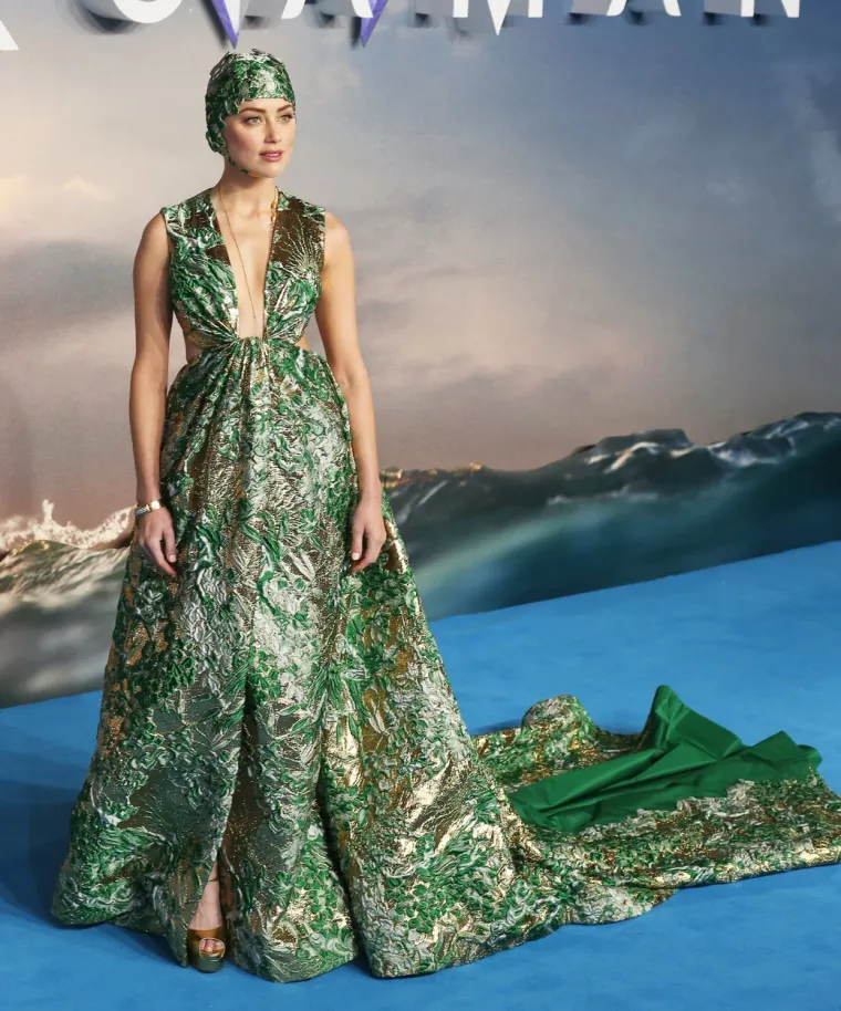 Skupili smo 22 izvrsna izdanja seksi Amber Heard: Zakleta neprijateljica Johnnyja Deppa diplomirala je isticanje atributa