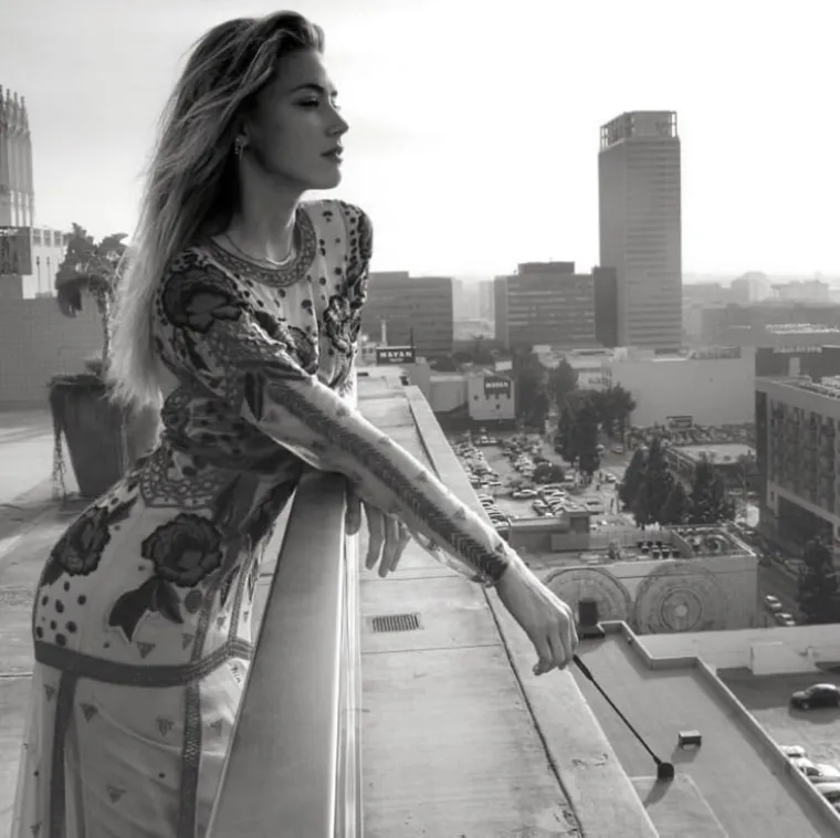 Skupili smo 22 izvrsna izdanja seksi Amber Heard: Zakleta neprijateljica Johnnyja Deppa diplomirala je isticanje atributa