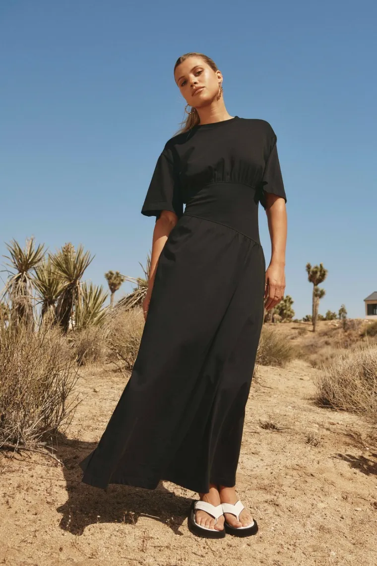 Ne krije da najviše voli posuđivati stvari iz ormara starije sestre, modne dizajnerice Nicole Richie koja joj je, između ostalog, i najveći modni uzor: &quot;Nicole je definitivno za mene ikona stila, ali i najbolja osoba za odlazak u šoping. Ona je jako iskrena. Dok se drugi boje da će mi povrijediti osjećaje ako kažu da mi nešto ne stoji dobro, s Nicole to nije slučaj&quot;, rekla je Sofia koja kao omiljene brendove ističe Celine i Saint Laurent.