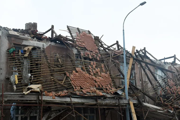 Kao iz horor filma! U centru Siska jutros se uru&scaron;ila zgrada o&scaron;tećena u potresu