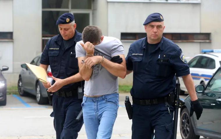 Ovo je muškarac iz Gospića koji je nožem brutalno izbo suprugu i prijatelja