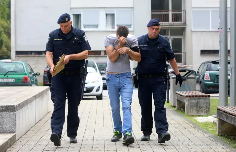 Ovo je muškarac iz Gospića koji je nožem brutalno izbo suprugu i prijatelja