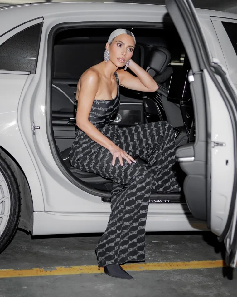 Na kakvoj je dijeti Kim Kardashian da ima ovako uzak struk, a pritom nije izgubila prepoznatljive obline?