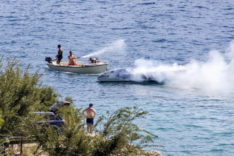 Pogledajte fotke: Zapalio se gliser kod Omiša, potpuno je izgorio
