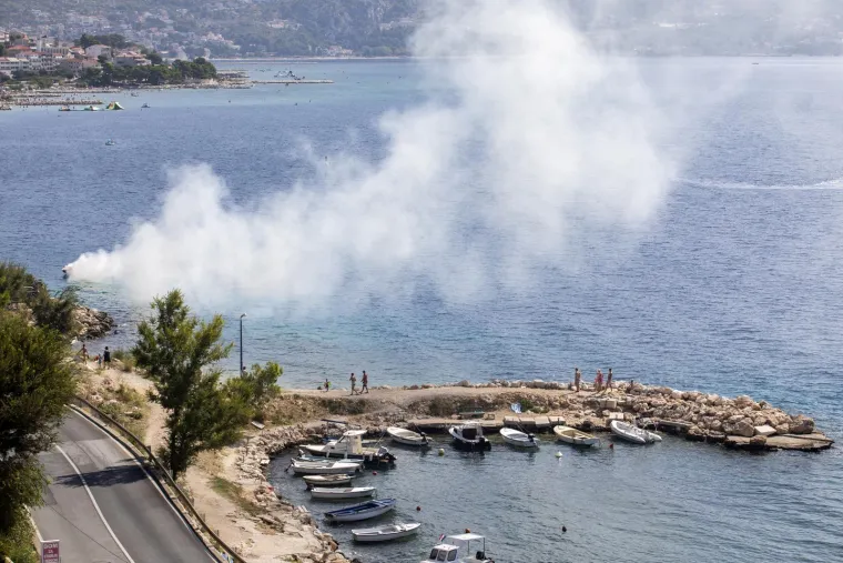Pogledajte fotke: Zapalio se gliser kod Omiša, potpuno je izgorio