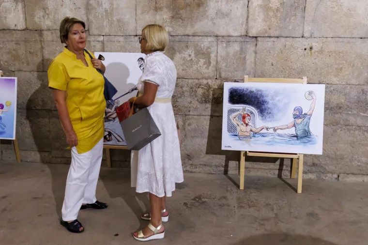 Ususret EP-u: Pogledajte kako izgleda izložba vaterpolskih karikatura u Dioklecijanovim podrumima