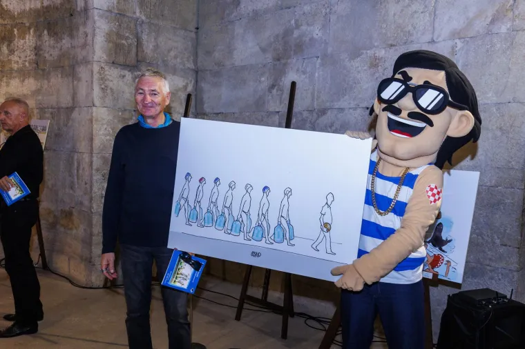 Ususret EP-u: Pogledajte kako izgleda izložba vaterpolskih karikatura u Dioklecijanovim podrumima