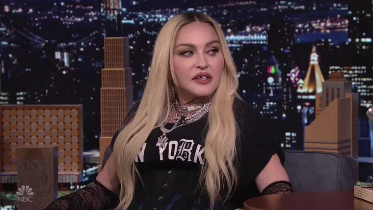 Lijevo je legendarna Madonna na Instagramu, a ovo kad je negdje na ulici 'ukebaju' paparazzi: Ljudi su zabrinuti
