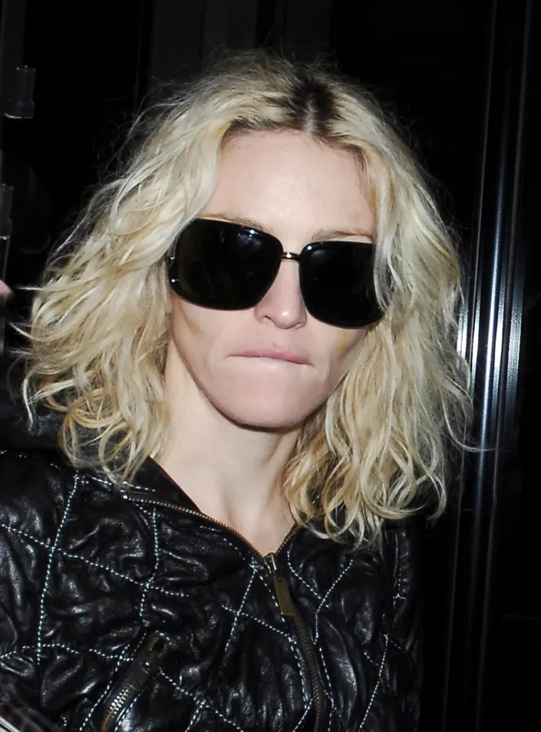 Lijevo je legendarna Madonna na Instagramu, a ovo kad je negdje na ulici 'ukebaju' paparazzi: Ljudi su zabrinuti